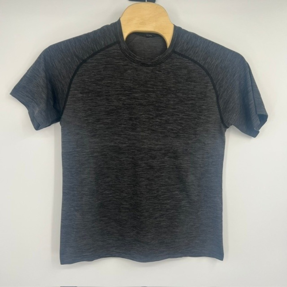 Lululemon‎ Men's Short Sleeve Charcoal Grey Shirt Size Medium